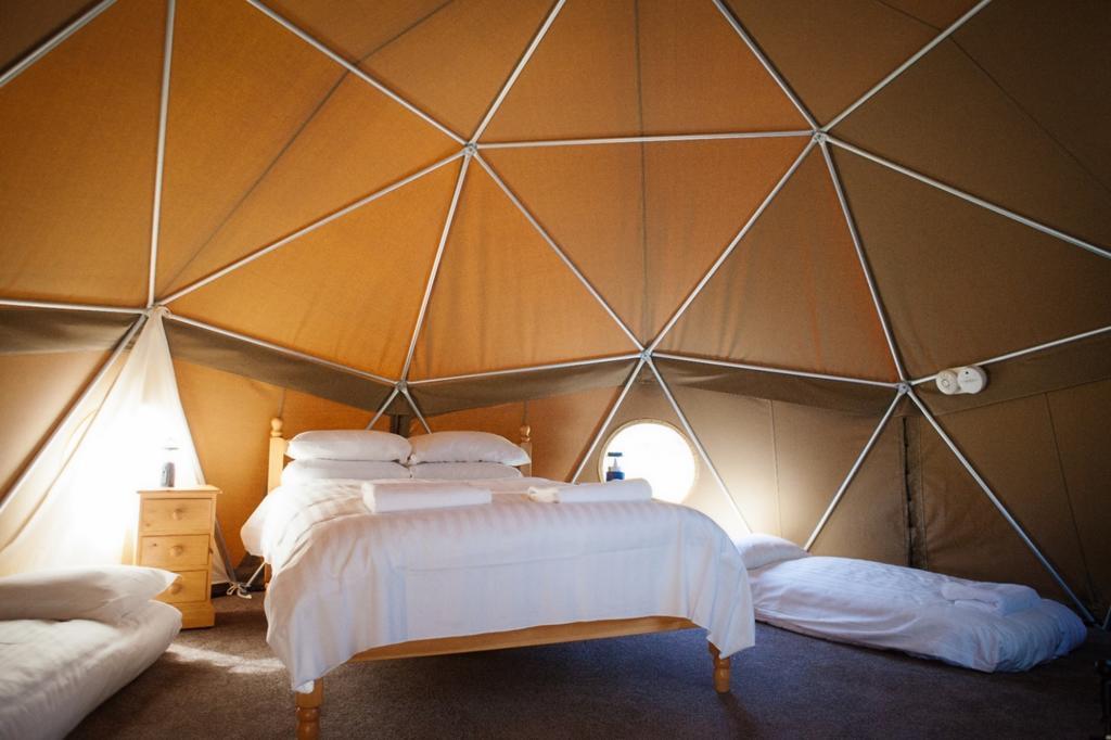 Durrell Wildlife Camp Hotel Trinity Bilik gambar